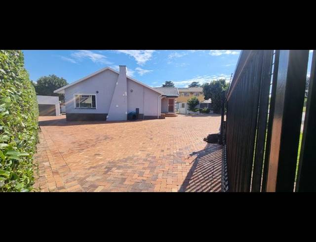 4 BEDROOM HOUSE FOR SALE IN BLAIRGOWRIE